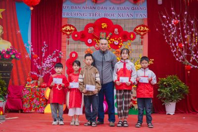 TRƯỜNG TIỂU HỌC XUÂN TÂN TỔ CHỨC CHƯƠNG TRÌNH “XUÂN YÊU THƯƠNG – TẾT SUM VẦY”: LAN TỎA HƠI ẤM NHÂN ÁI TRƯỚC THỀM NĂM MỚI