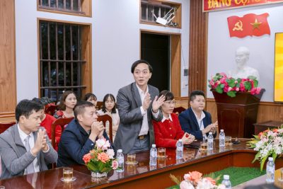 XÚC ĐỘNG NGÀY TRI ÂN 20/11 – CHIA TAY CÁN BỘ QUẢN LÝ, GIÁO VIÊN NGHỈ HƯU.